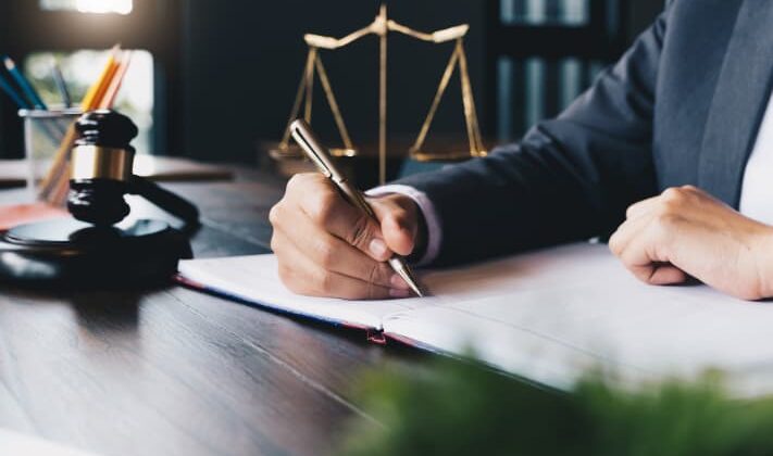 محامي عقود شركات أجنبيه