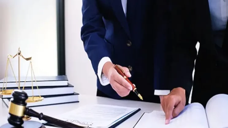 محامي لكتابة العقود في السعودية